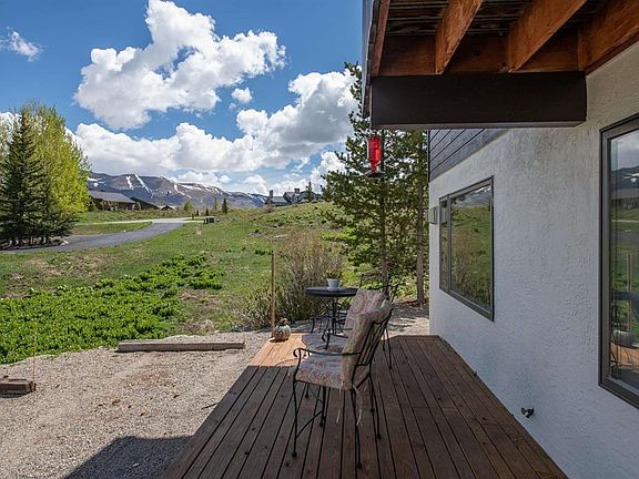 3rd image of 18 Winterset Drive