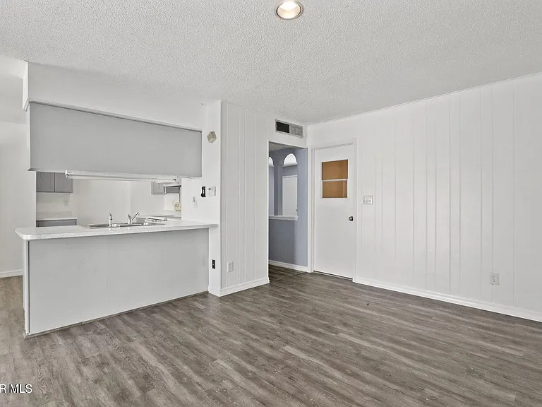 10222 Dunbarton Dr — Photo 8