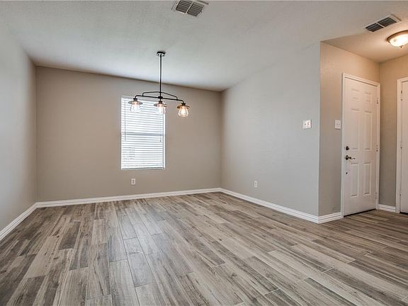 4th image of 300 Olivia Ln