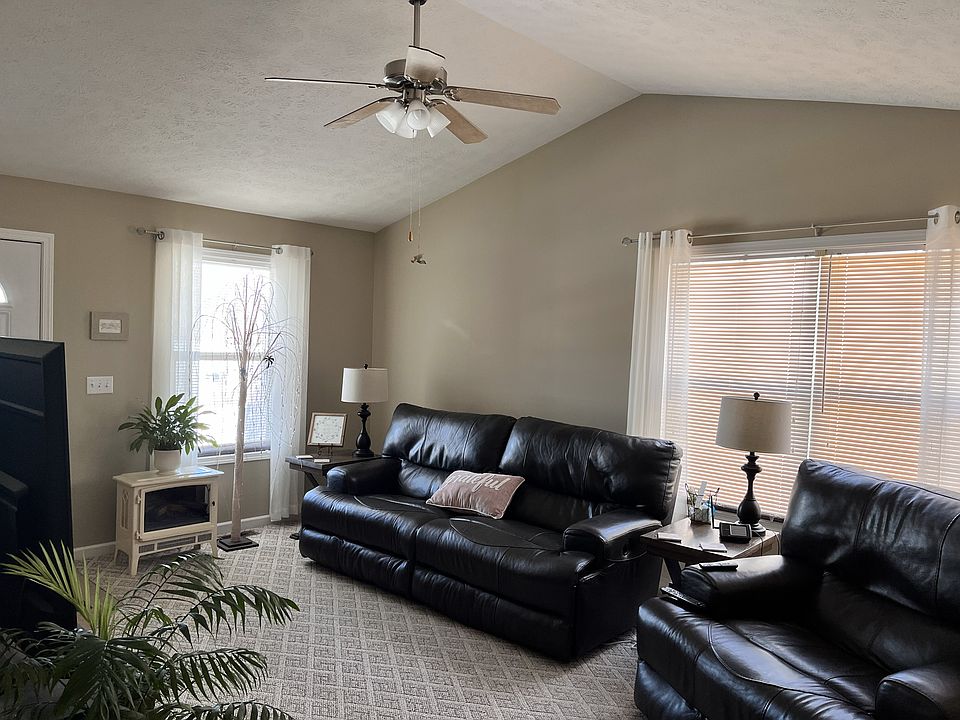 2nd image of 444 Oakleaf Ct #444