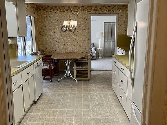 5th image of 7805 Deer Park Ave