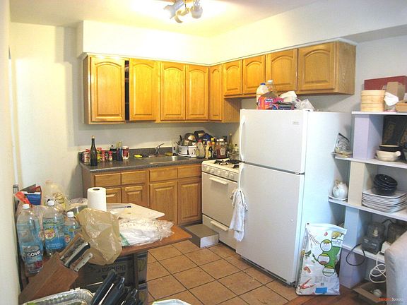 5th image of 19 Oak St