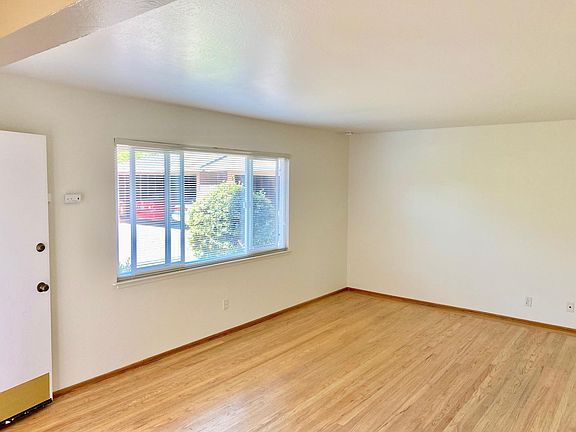3rd image of 650 Oak Grove Ave APT 2