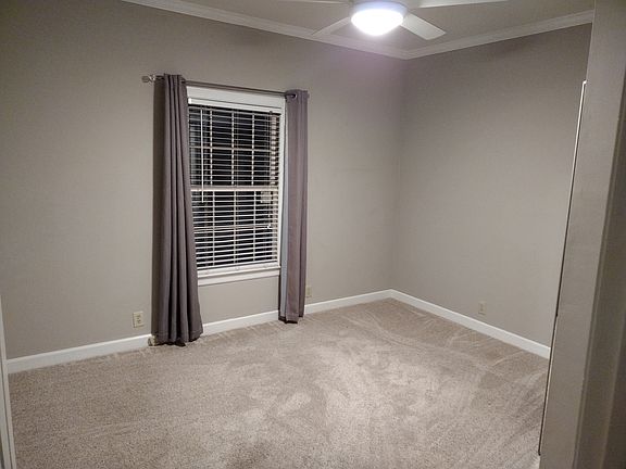 Guest Room / 2nd Bedroom
