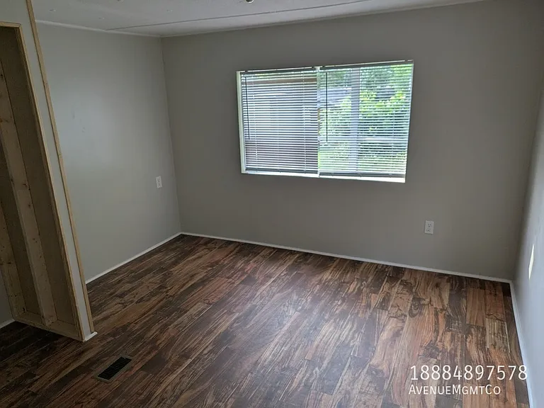 512 10th St SW #4 — Photo 9