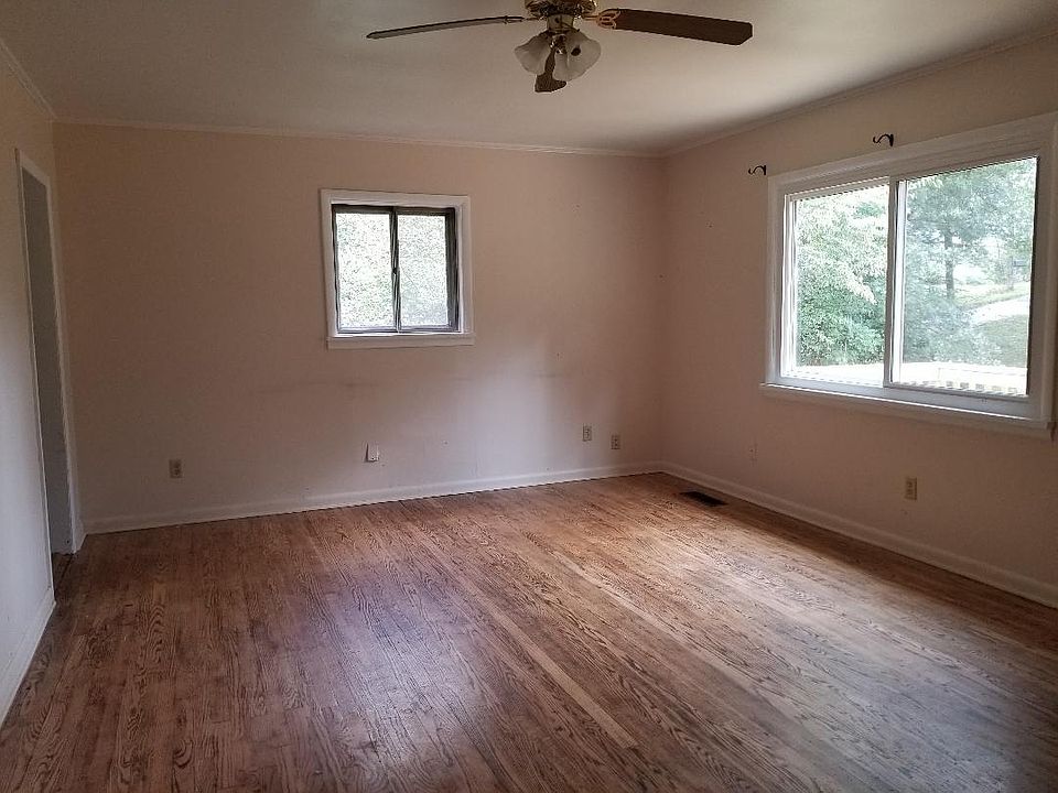 1st image of 3331 Parker Ln