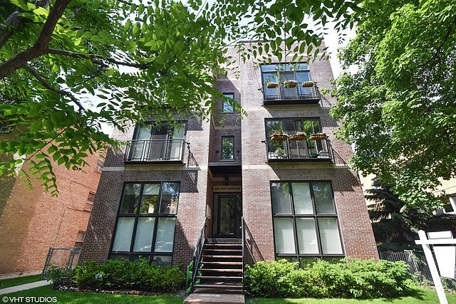 1st image of 2620 W Greenleaf Ave APT 1E