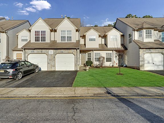 3rd image of 2203 Grassy Hollow Dr