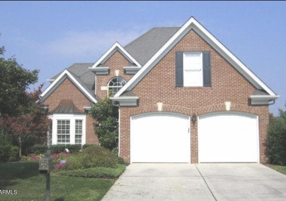 1st image of 528 Wyndham Hall Ln