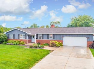 6032 N Briarwood Ln, Peoria, IL 61614