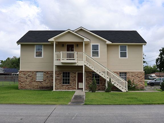 2nd image of 524 Oakwood Dr