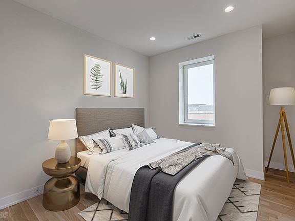 5th image of 2116 N California Ave #5