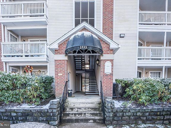 3rd image of 1533 Lincoln Way APT 204