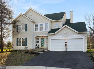 553 Clydesdale Dr, New Hope, PA 18938