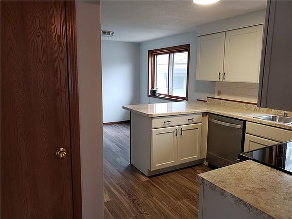 3rd image of 201 Hickory St