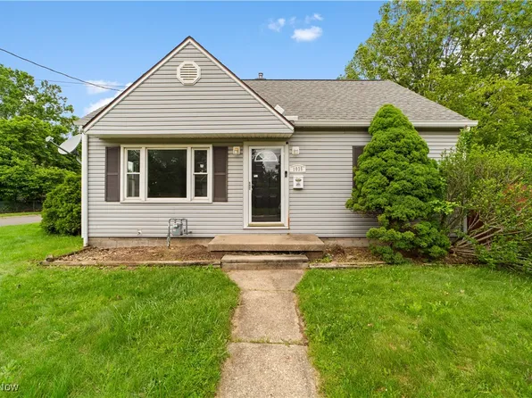 1035 Ray St, Akron, OH 44306