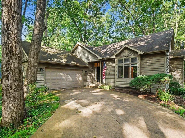 51171 Streamwood Dr, Granger, IN 46530