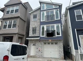 867 S 18th St, Newark, NJ
