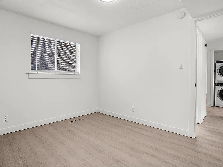 White Pines Apts — Photo 5