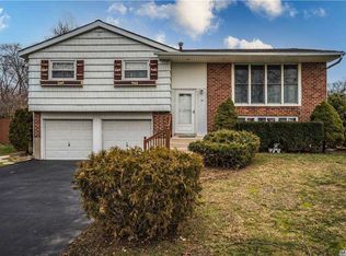 15 Glenford Ln, East Northport, NY 11731
