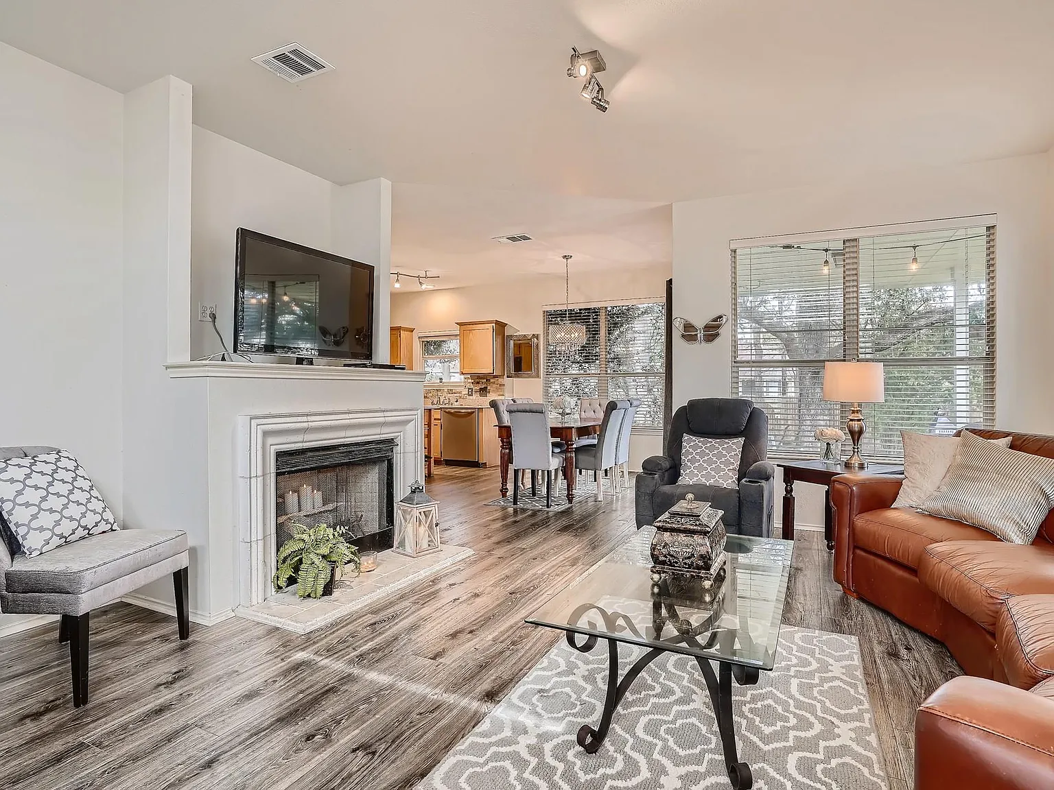 3 bed, 2.5 bath, 1772 sqft, $2,598 — Photo 3