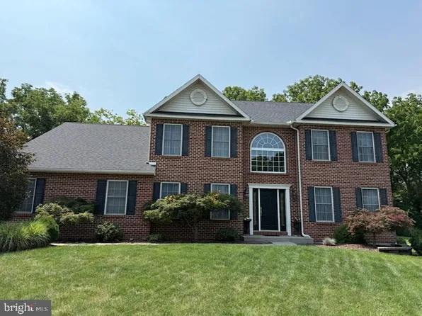 14 Lady Diana Dr, Reading, PA 19605