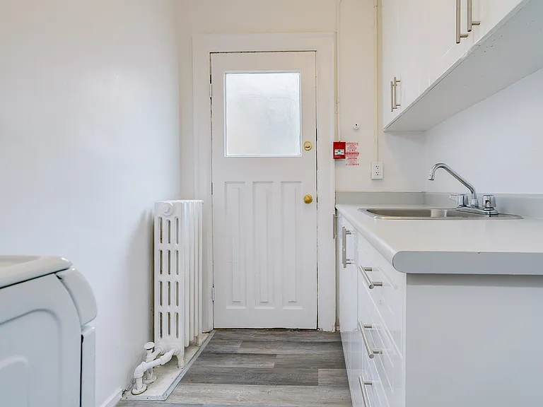 2099 Yonge St #3 — Photo 3