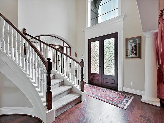 4th image of 5410 Oakville Ct