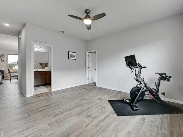 101 Fort William St, Hutto, TX 78634