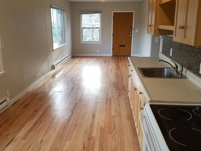 Green Lake Apartments — Photo 9