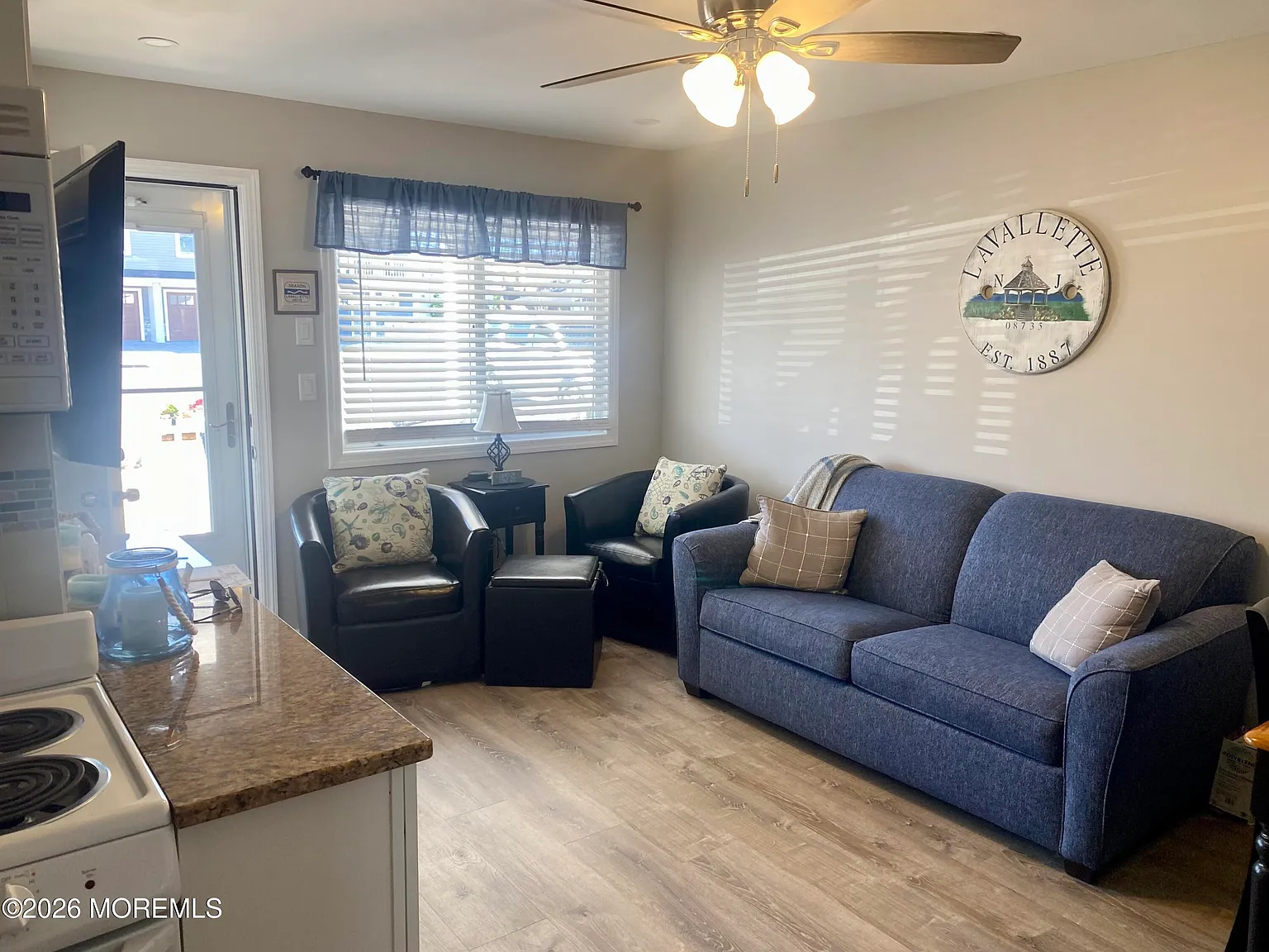 2 bed, 406 sqft, $1,800 — Photo 2