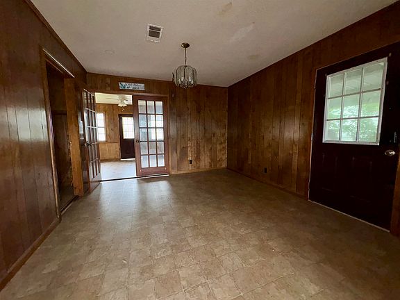 4th image of 908 Memphis St