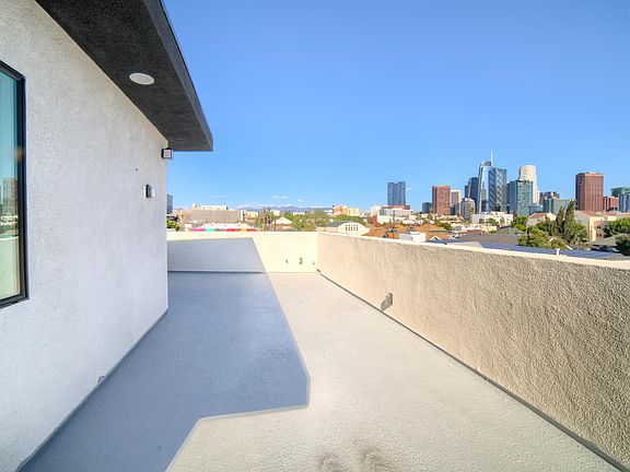 3rd image of 1533 W 12th St #1533