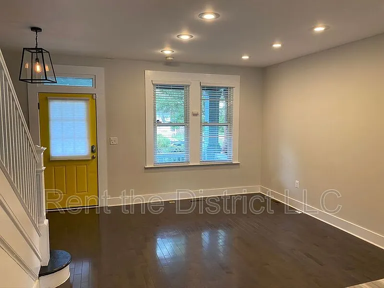 1515 Neal St NE — Photo 6