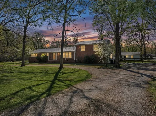 105 Inglewood Dr, Tullahoma, TN 37388