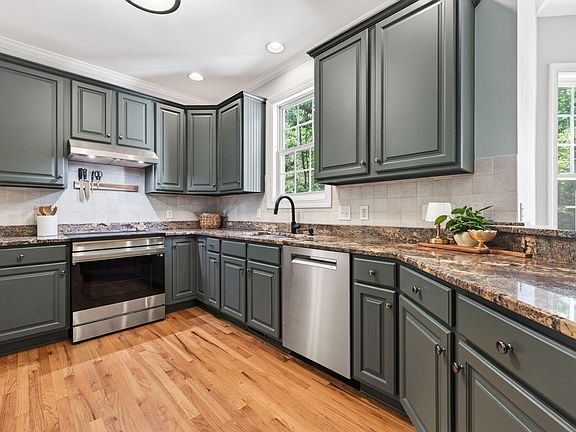 5th image of 2536 Maxton Crest Dr