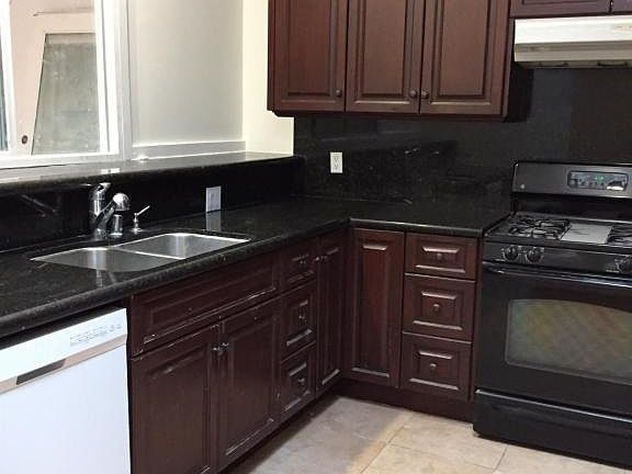4th image of 638 E Colorado Blvd #302