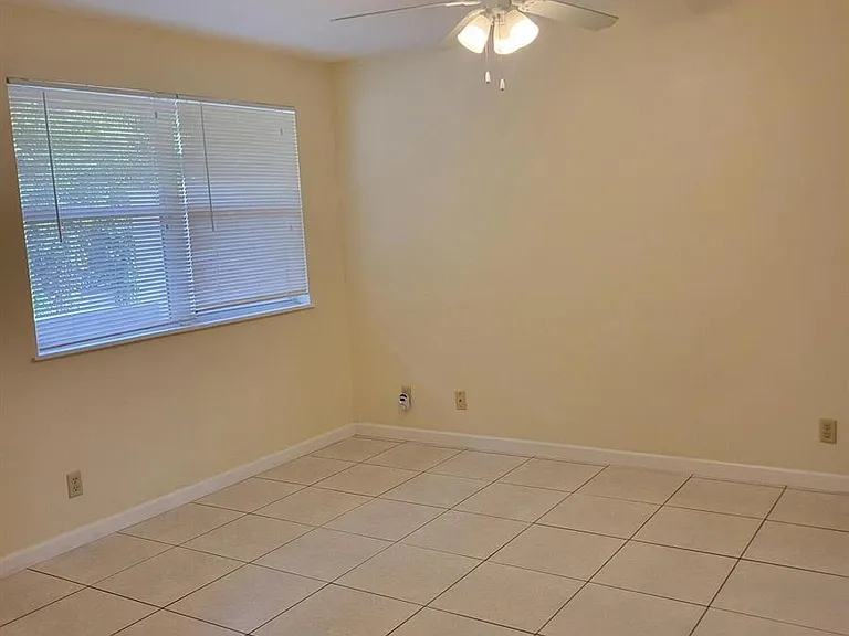 2227 Monroe St — Photo 4