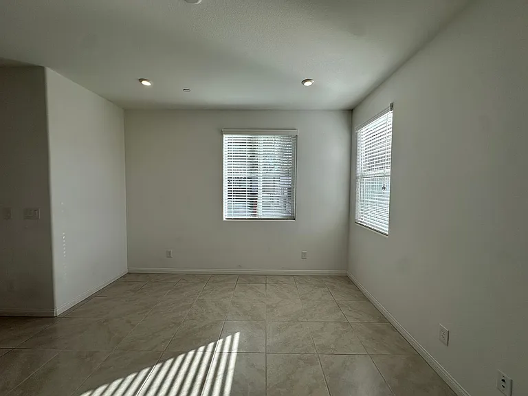 1132 Heliodor Ave — Photo 23