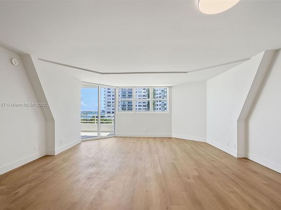 4th image of 551 NW 34th St #203