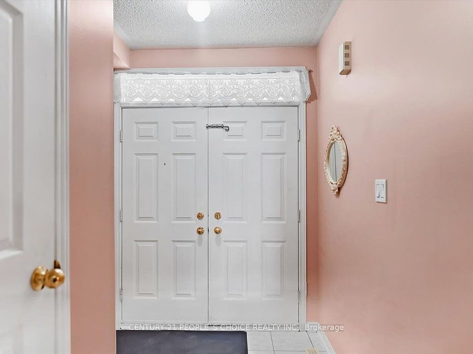 1st image of 33 Penguin Ln