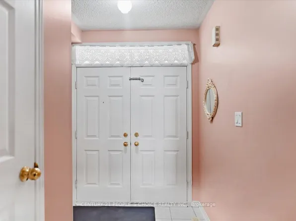 33 Penguin Ln, Brampton, ON L6R 2A9