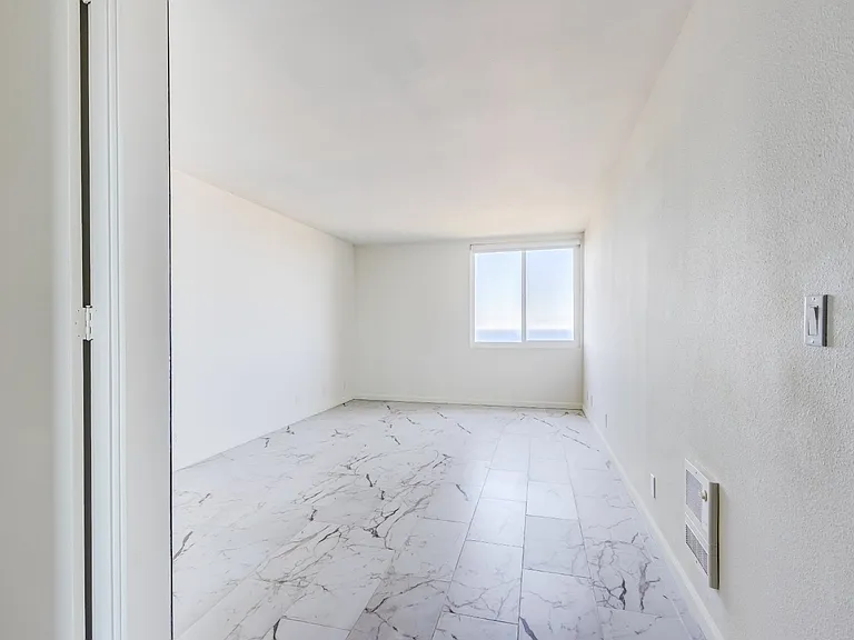 6542 Ocean Crest Dr #C204 — Photo 17