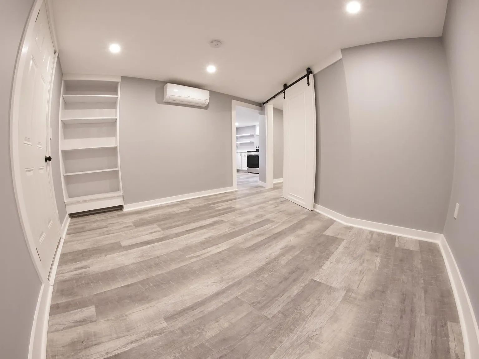 1 bed, 1026 sqft, $2,900 — Photo 2