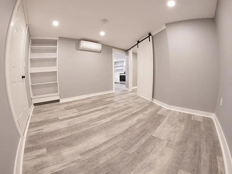 240 Elwyn Rd — Photo 2