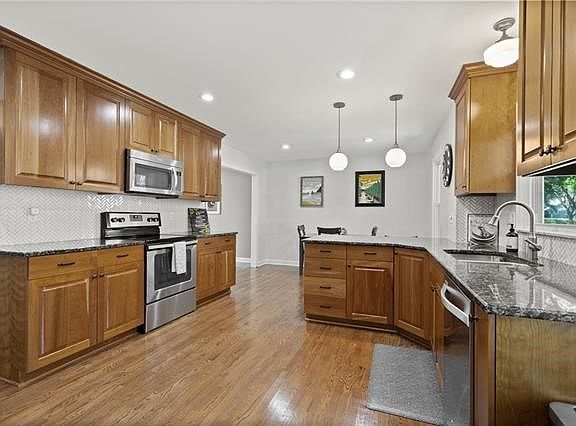 4th image of 10618 W 102nd Ter