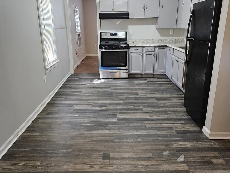 4952 W 1st St — Photo 11