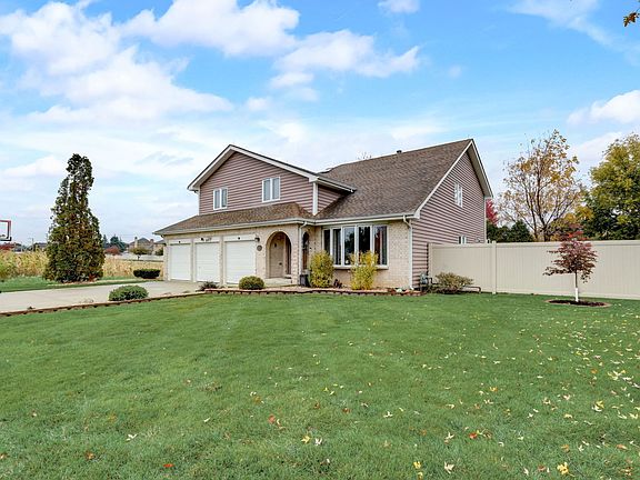 4th image of 10 Americana Ct