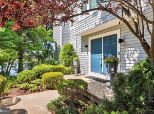 601 Sunshine Lakes Dr, Voorhees, NJ 08043