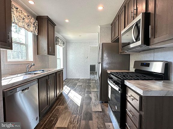 4th image of 34 Terrace Dr